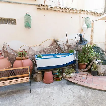 לינה וארוחת בוקר Casa Giulia אוגוסטה