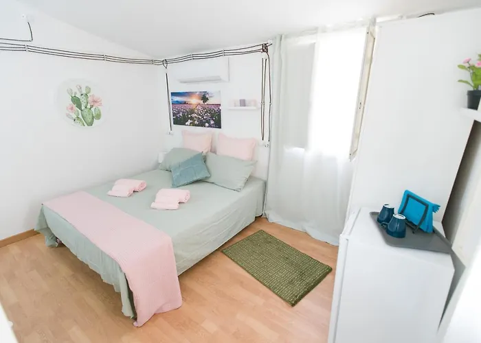 לינה וארוחת בוקר Casa Giulia אוגוסטה